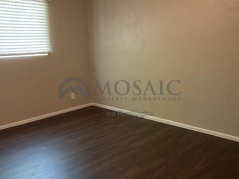 921 W 19th St — Photo 13