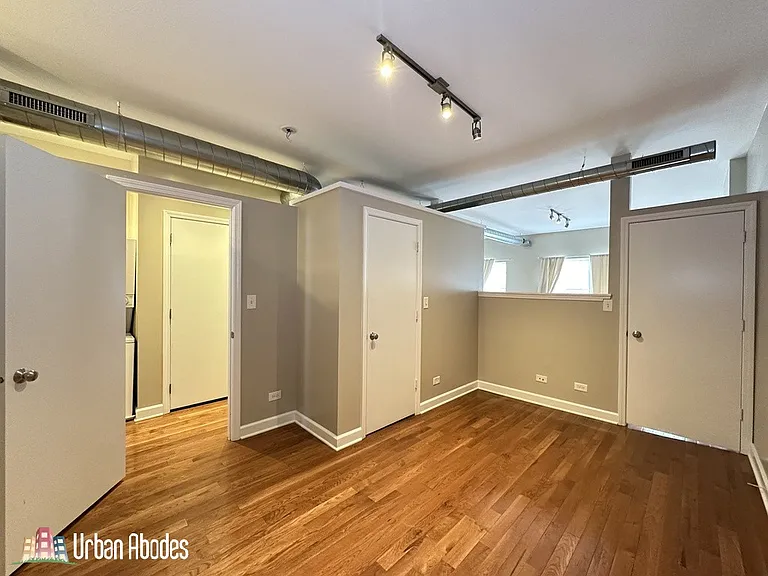 6830 N Sheridan Rd #305 — Photo 3
