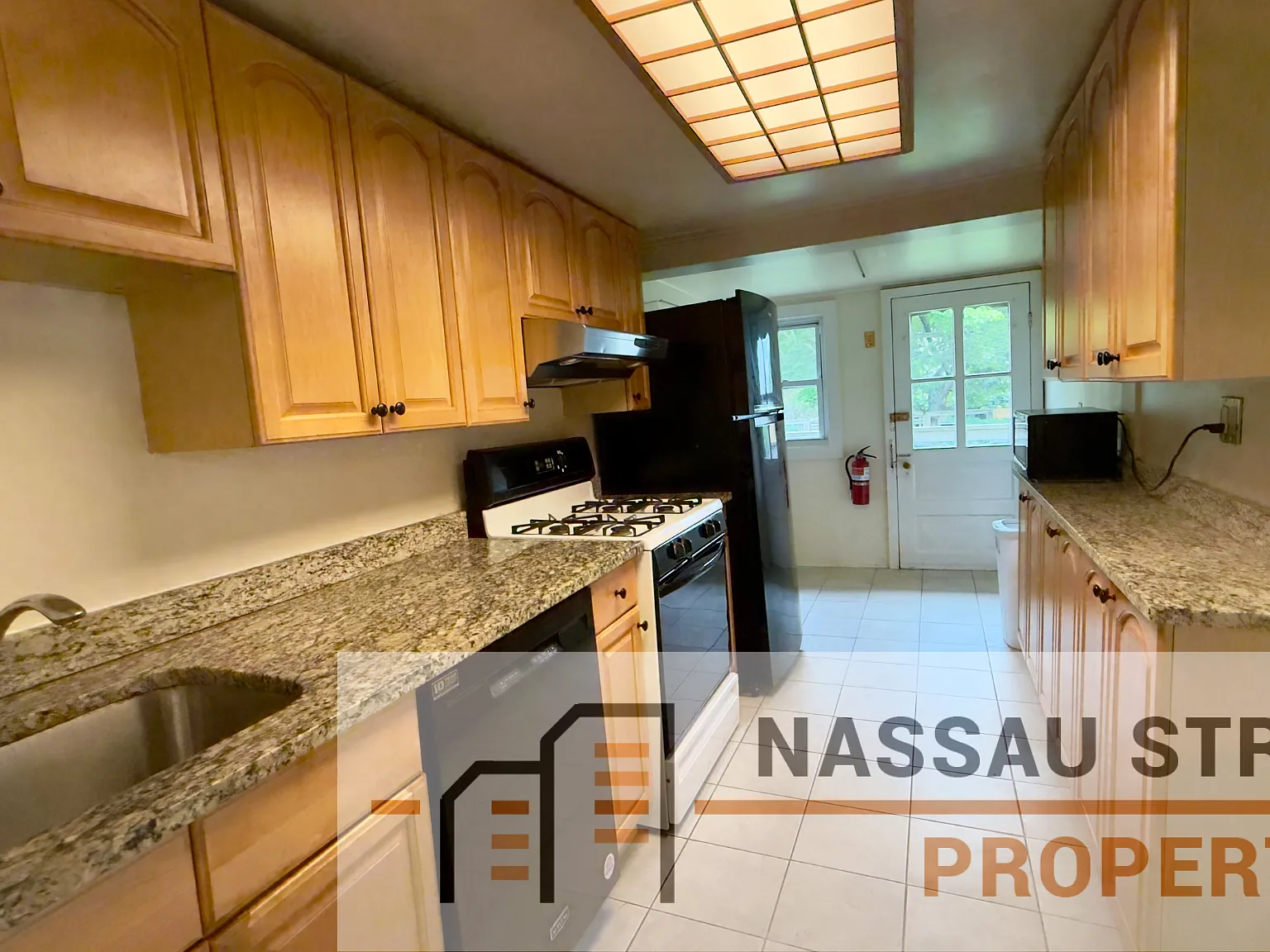 3 bed, 1390 sqft, $3,350 — Photo 4