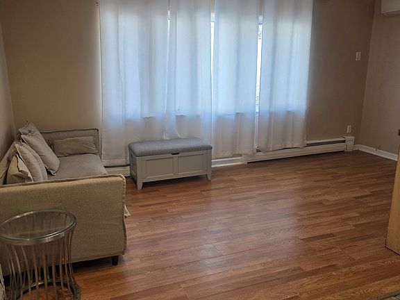 4th image of 239 Hollywood Ave #1