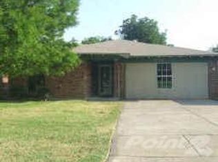 8528 Whitney Dr, White Settlement, TX 76108
