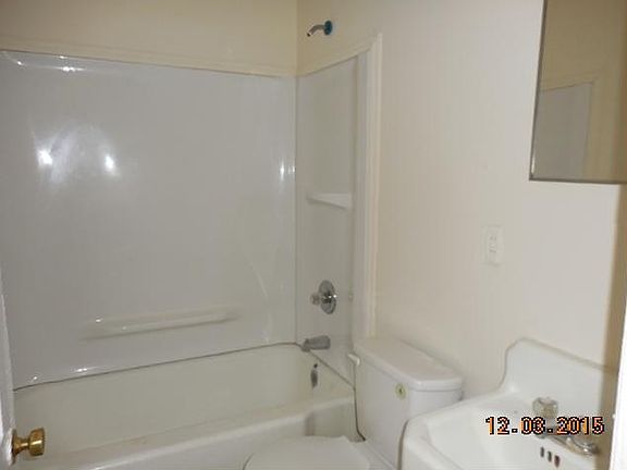 5th image of 122 Darnell Pl
