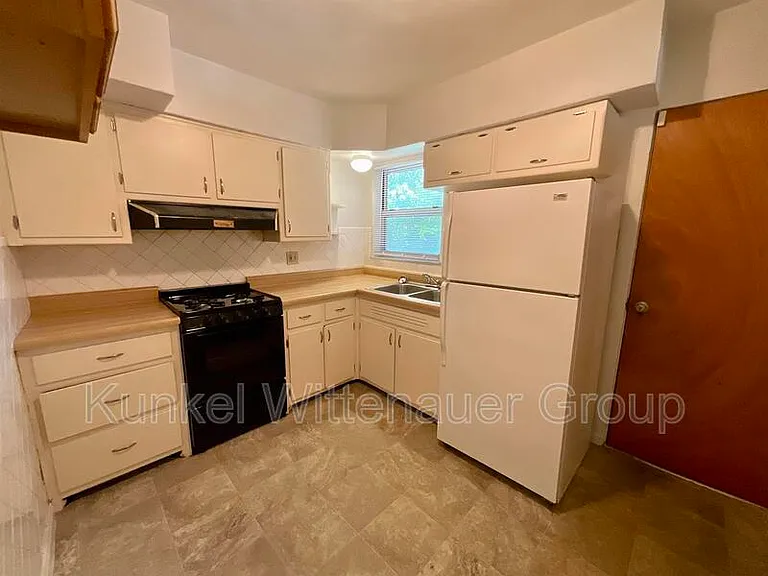 1715 Menard Dr — Photo 7