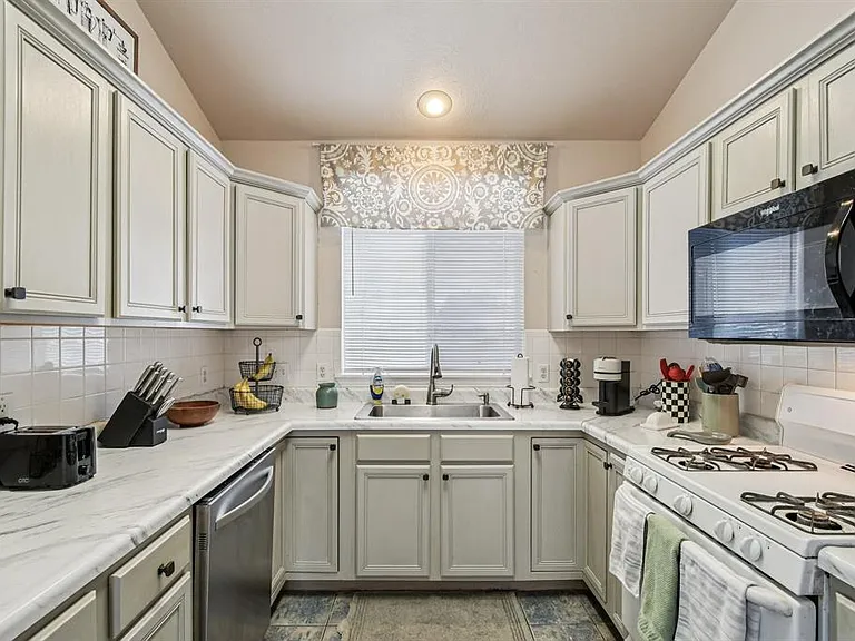 3308 Ross Cv — Photo 9