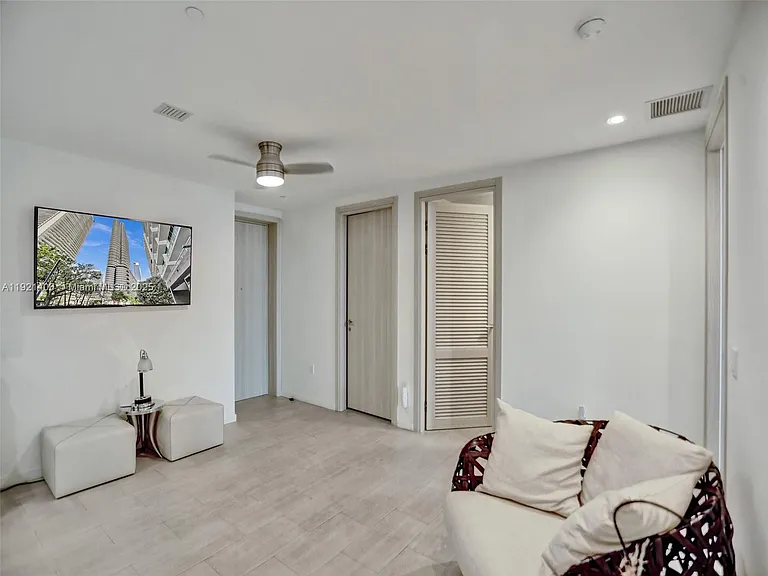 1000 Brickell Plz #Penthouse 5103 — Photo 17