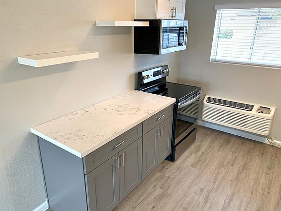 4th image of 2020 W Orangewood Ave #112