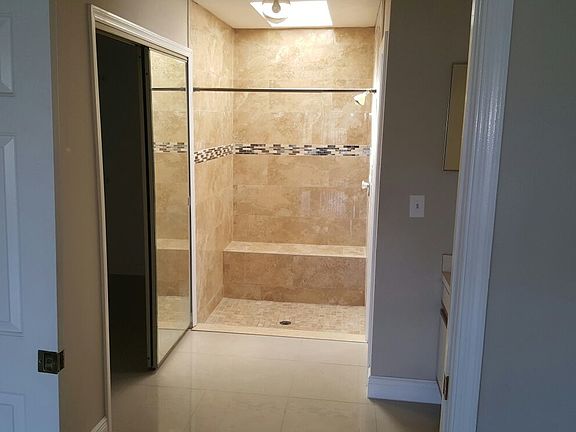 5th image of 619 Deauville Ct