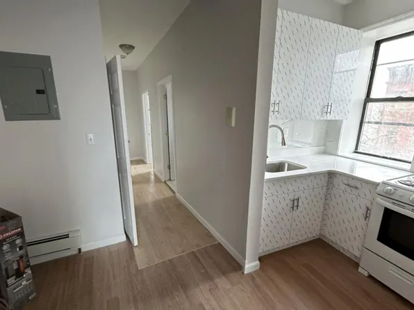 925 Marcy Avenue image 1 of 7
