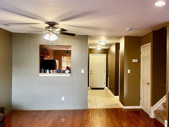 5th image of 32 Lakeview Dr #2211
