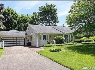 92 Parkview Dr, Albertson, NY 11507