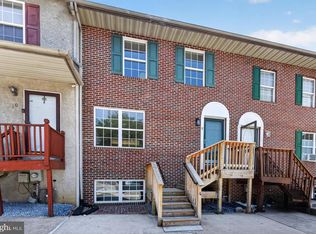 8 Freedom Ct, New Castle, DE 19720