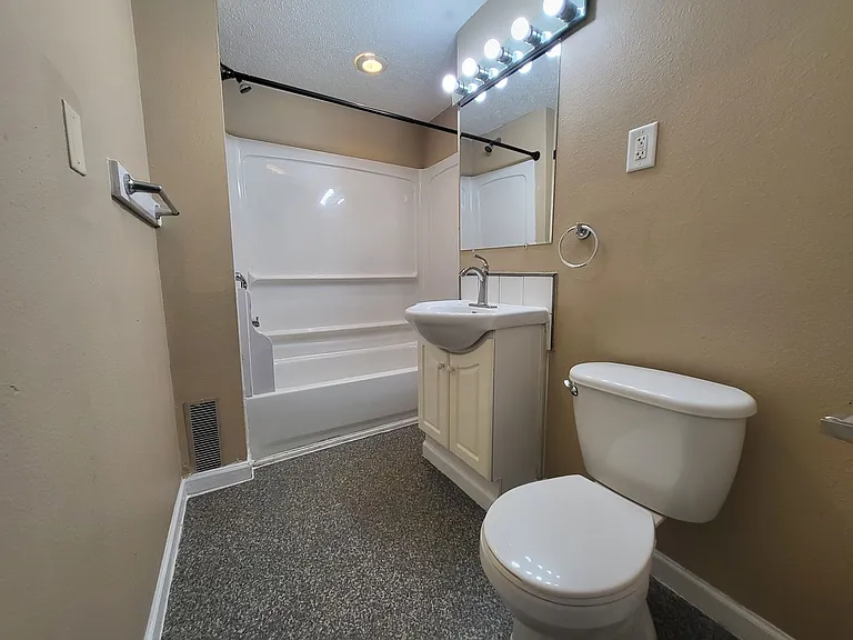 1267 Stewart St — Photo 23