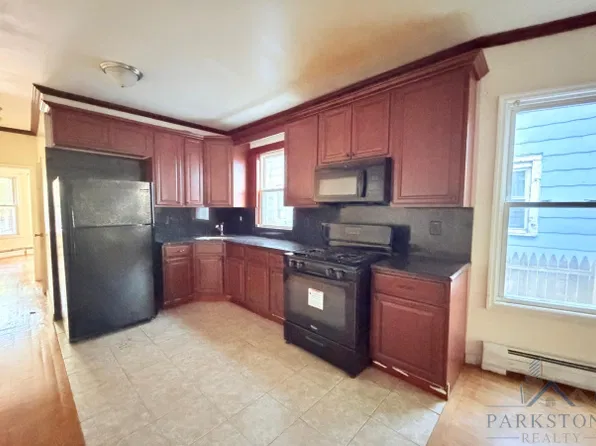 262 Bergen Avenue image 1 of 6