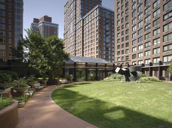 400 Chambers Street image 13 of 18