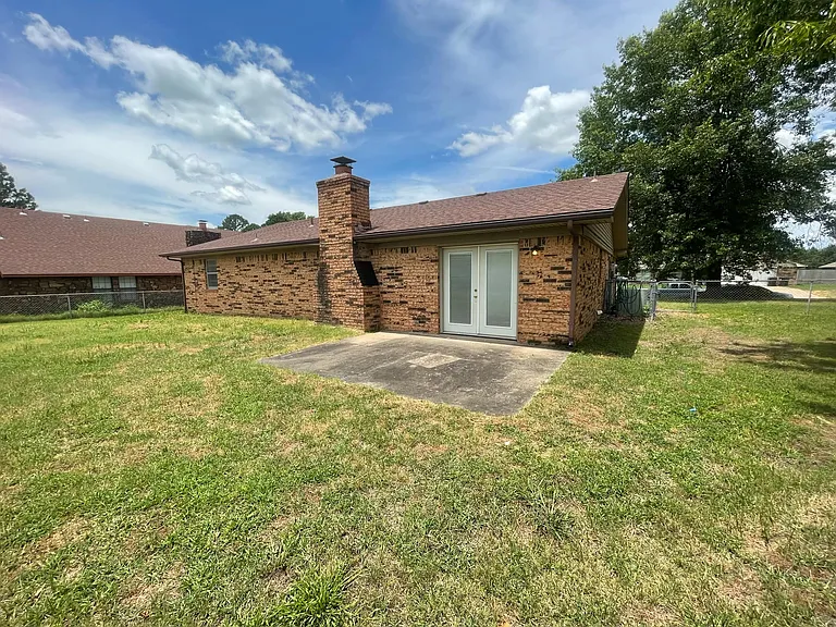 1252 S 27th Pl — Photo 30