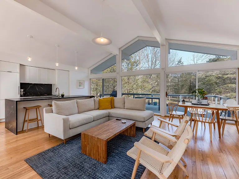 68 Springy Banks Rd — Photo 4