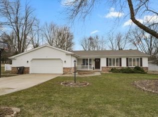 1110 Oak Run Rd, Mahomet, IL 61853