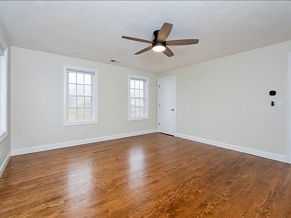 2nd image of 8 Vista Cir