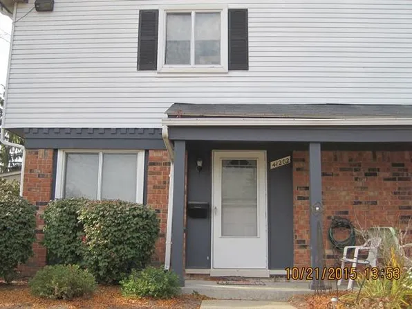 41202 N Woodbury Green Dr, Belleville, MI 48111