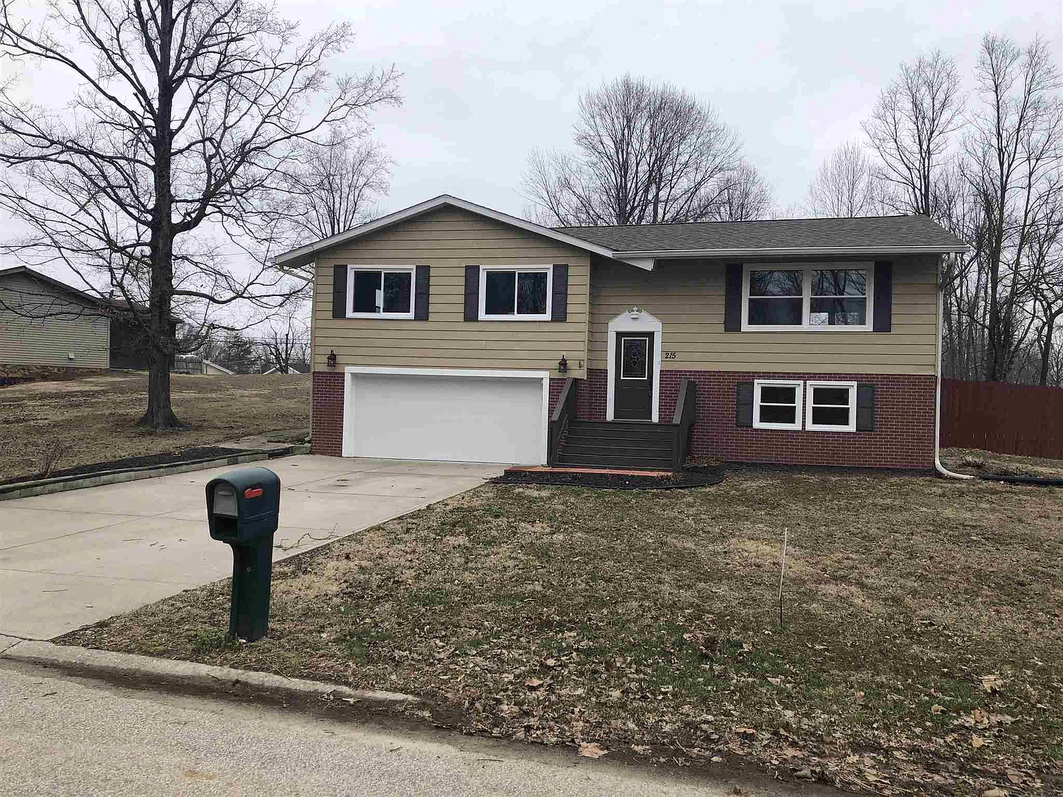 215 Bailey Ln photo 1