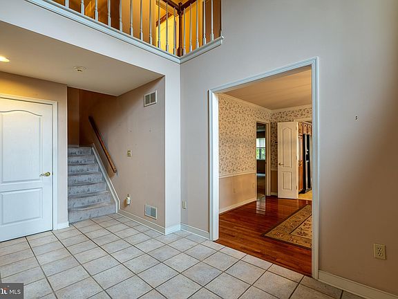 4th image of 505 Thorngate Pl