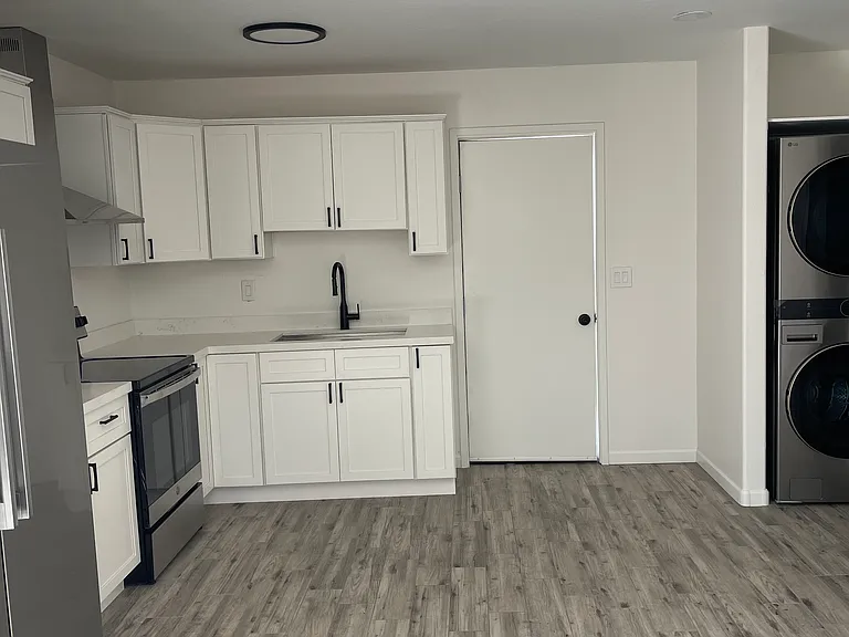 3120 W Surrey Ave — Photo 2