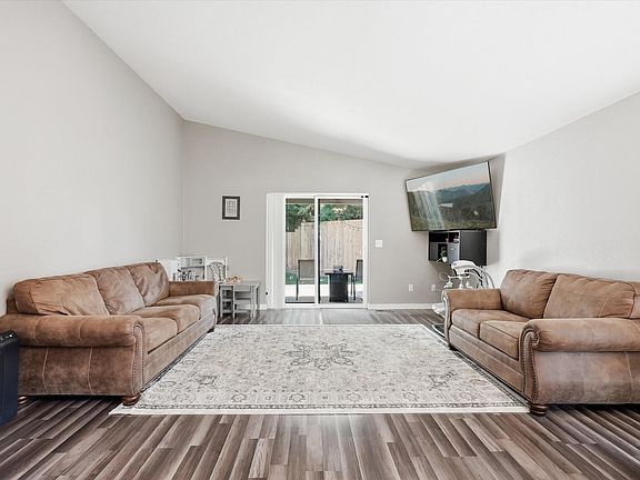 4th image of 108 Horton Cir