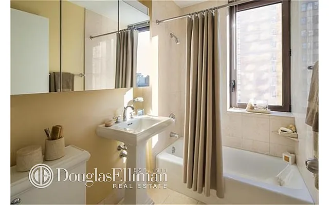 Rented by Douglas Elliman | media 17