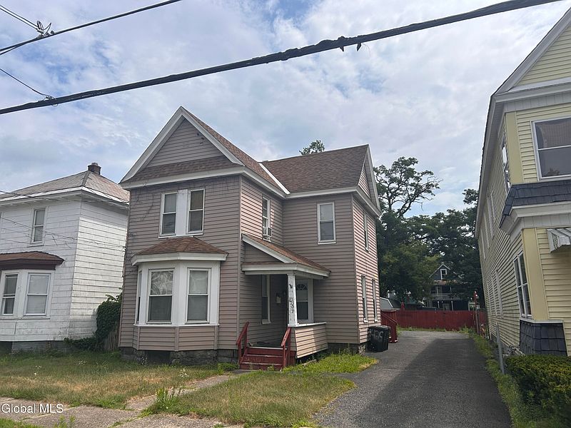 2nd image of 425 Third St
