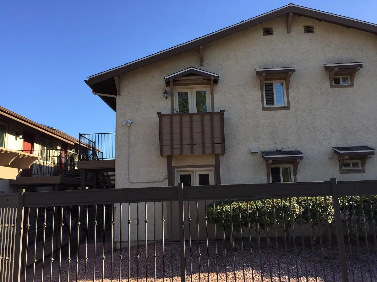 2 bed, 840 sqft, $2,550 — Photo 2