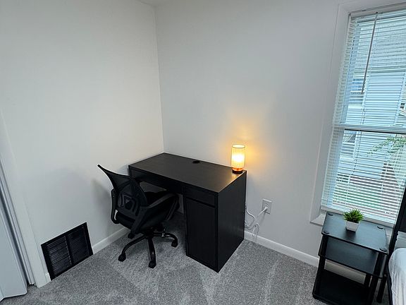 4th image of 92 Crocker Ave #2