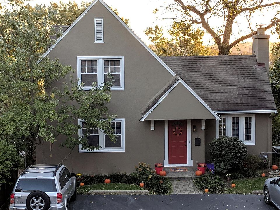 Single family Tudor style cottage above the banks of the Licking River