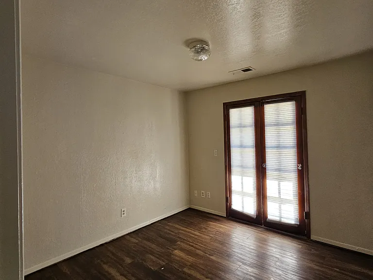 1153 Sparrow Dr — Photo 8