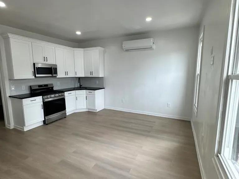 35 Bowers St #3 — Photo 2