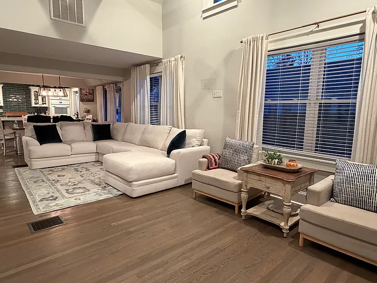 523 E Georgia St — Photo 11