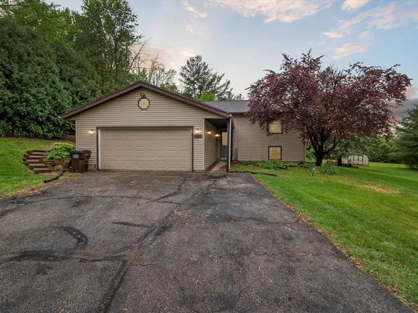 4348 E Tomahawk Ln, Janesville, WI 53546
