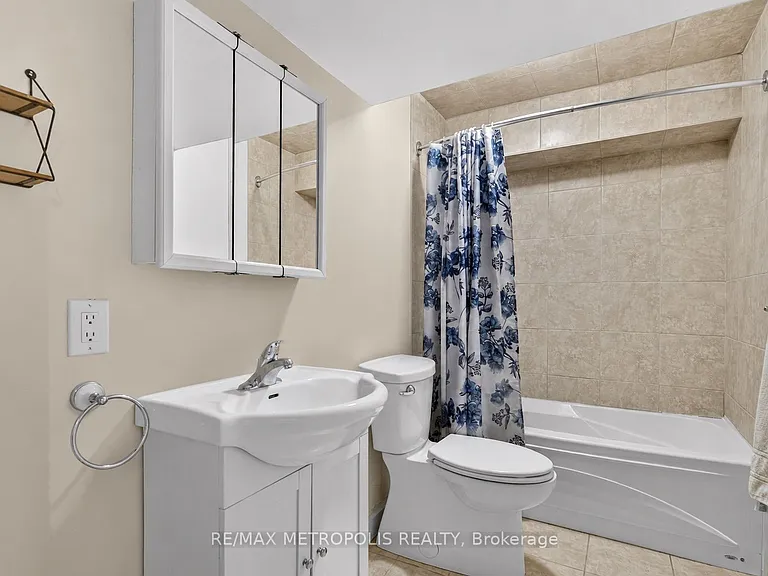 1276 Atkinson St — Photo 32