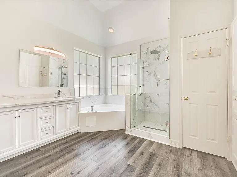 8803 Memorial Creek Dr — Photo 42