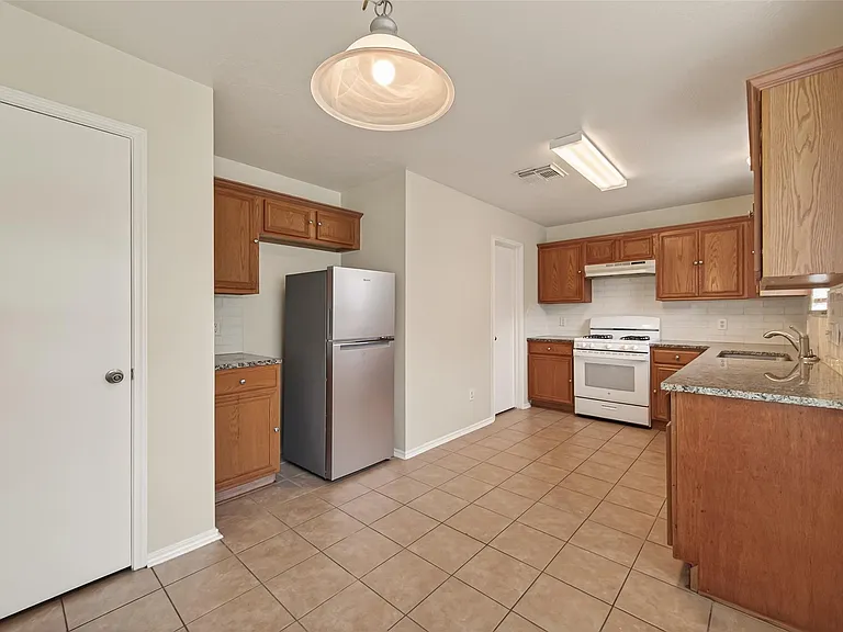 1838 Strongs Ct — Photo 13