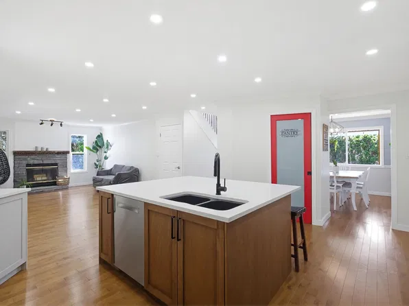 34753 Delair Rd, Abbotsford, BC V2S 2E1