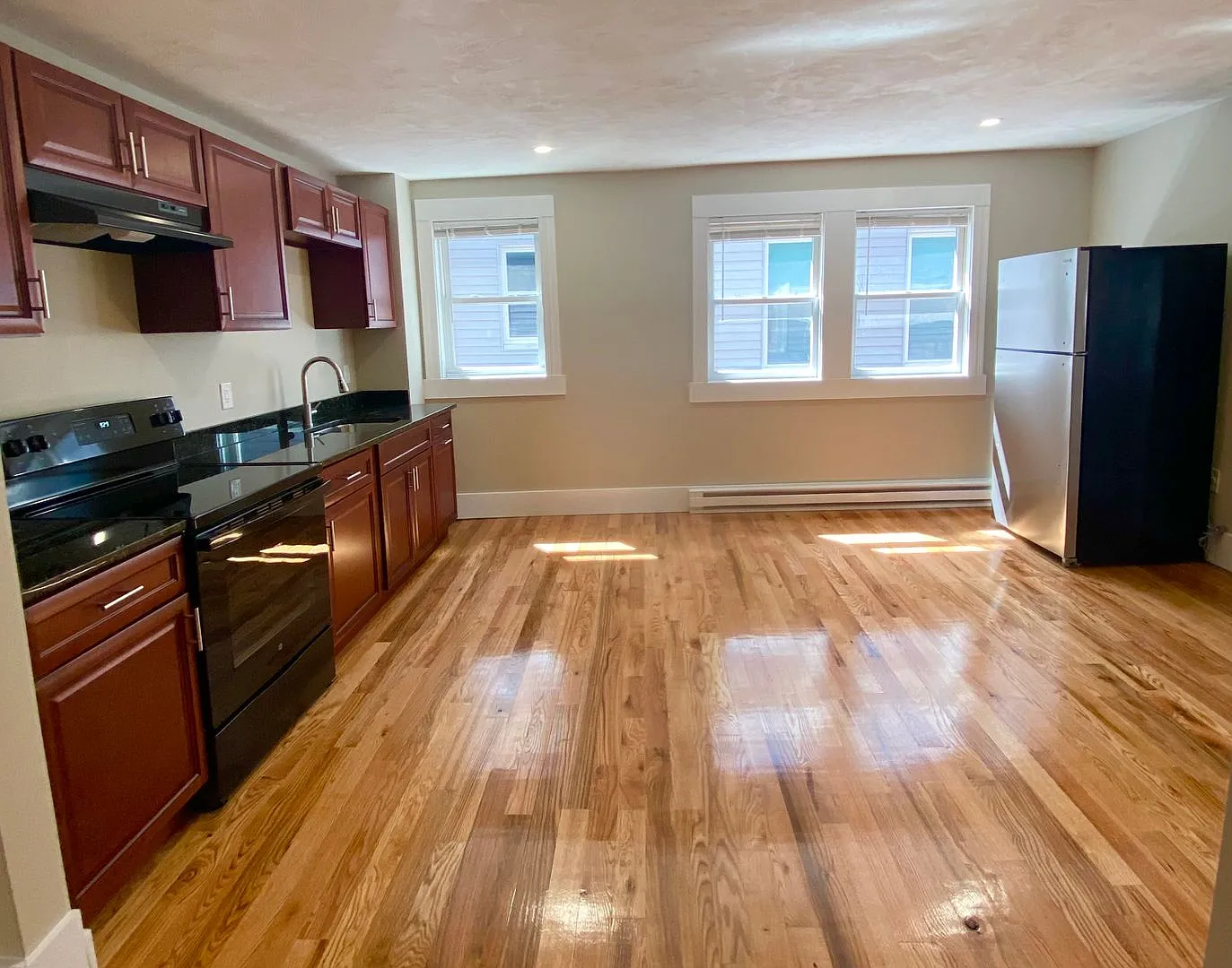 SALEM 3-Bed, 1-Bath — Photo 1