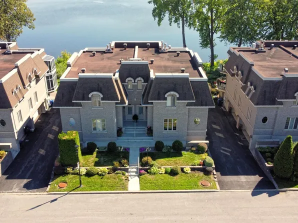 245 Rue Marineau, Laval, QC H7X 3V7