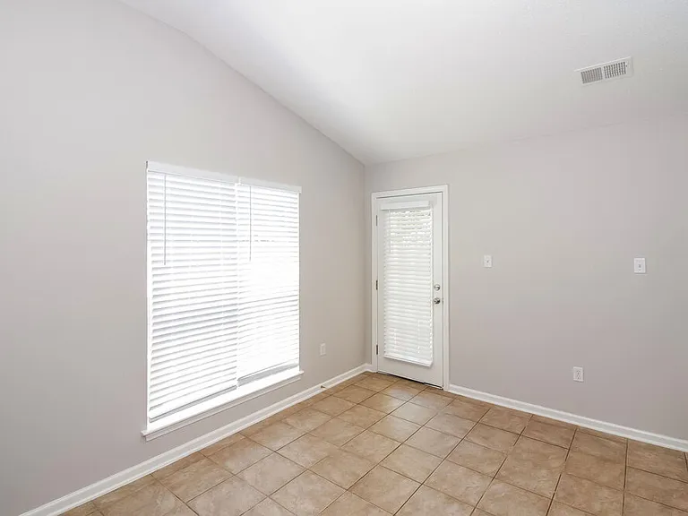 824 W East Ross Pkwy — Photo 11