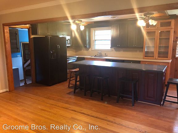 3rd image of 314 Woodview Dr