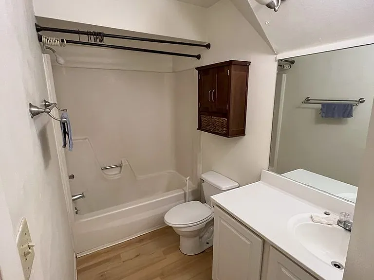 University Park Apartments near Cornell University — Photo 653