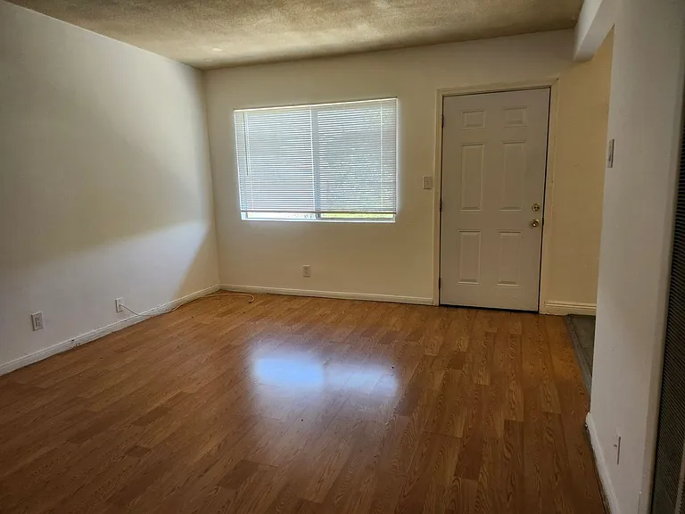 1320 S Greenwood Ave — Photo 3