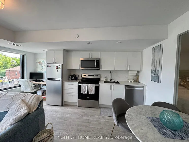 3 Strathgowan Ave #310 — Photo 6