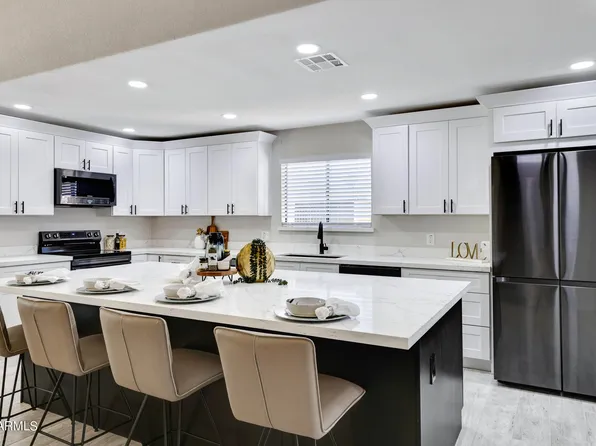 1207 E REDFIELD Road, Gilbert, AZ 85234