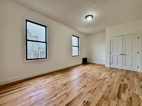 300 Fort Washington Avenue image 1 of 12