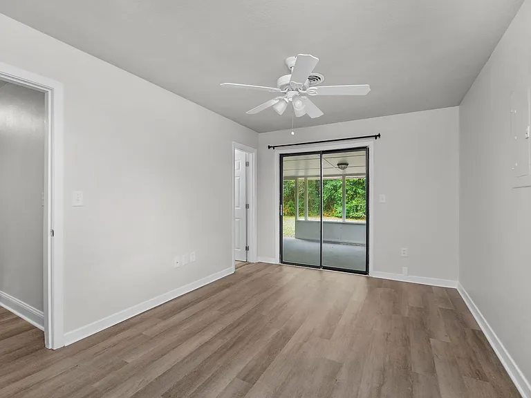 3760 Bayou Blvd — Photo 26